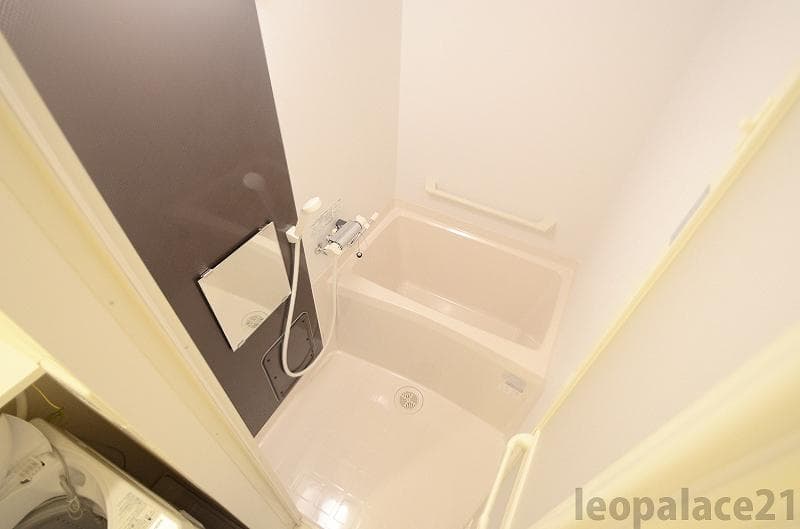Room image 9