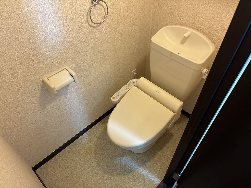 Room image 8