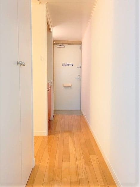 Room image 8