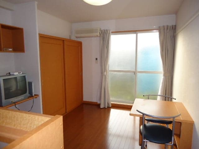 Room image 16