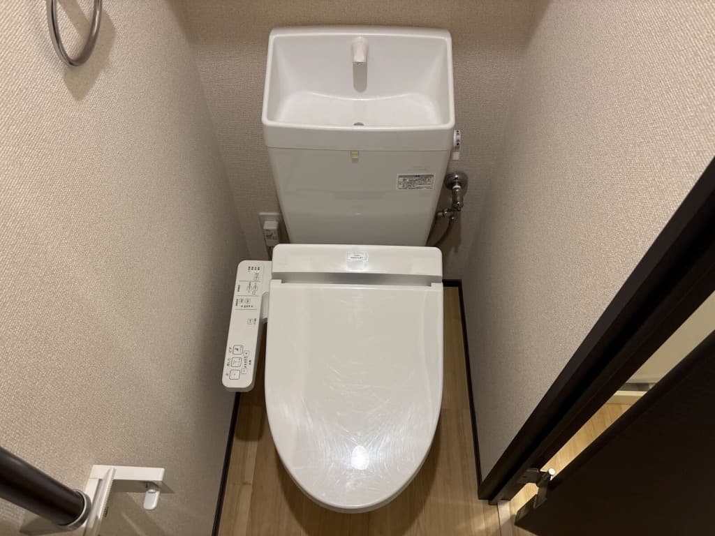 Room image 8