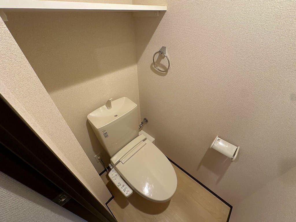 Room image 8