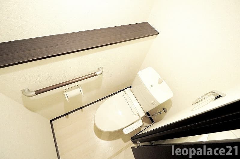 Room image 8