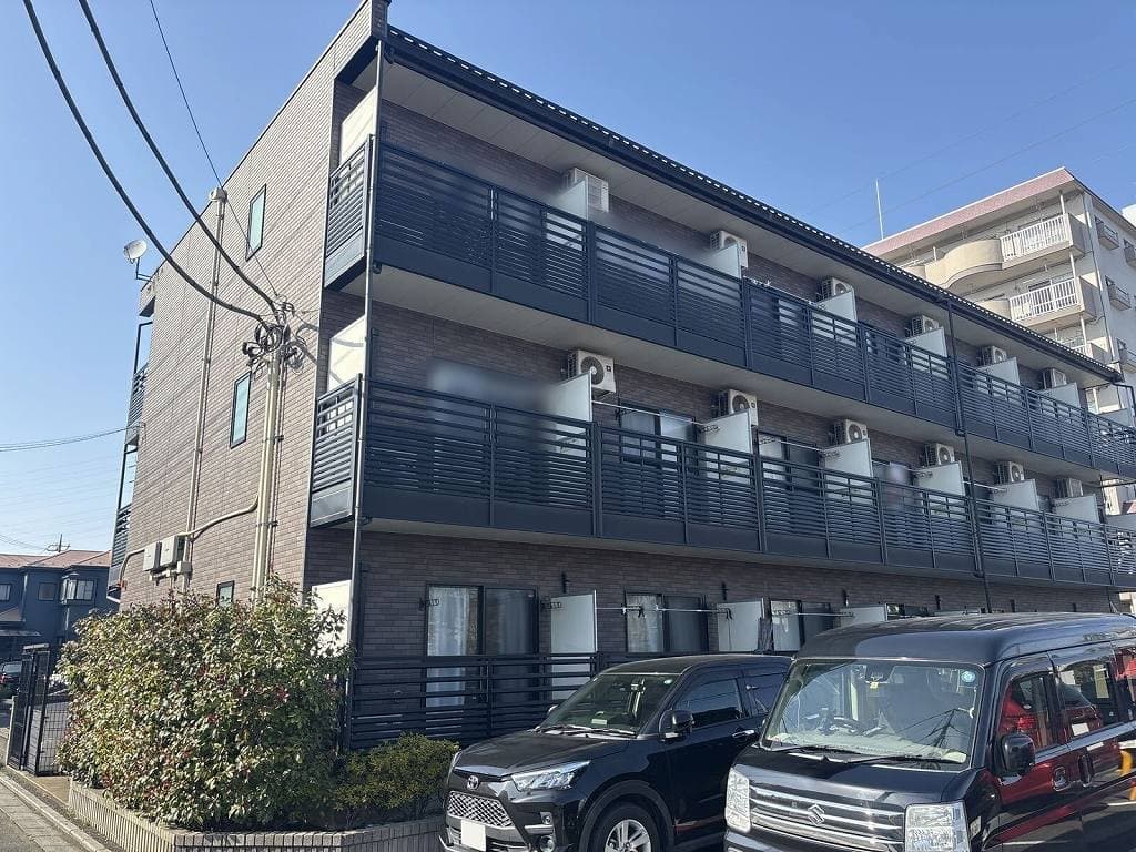 Main exterior of LEONEXT Brothers Heights
