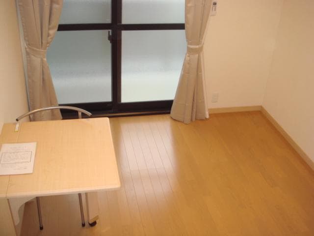 Room image 9