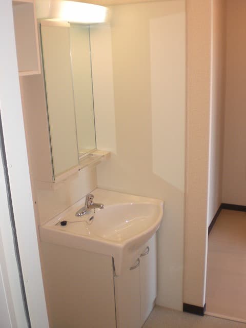 Room image 16