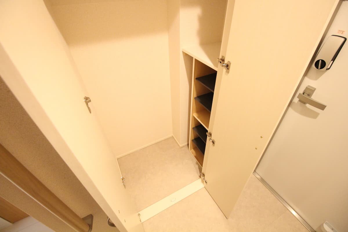 Room image 16