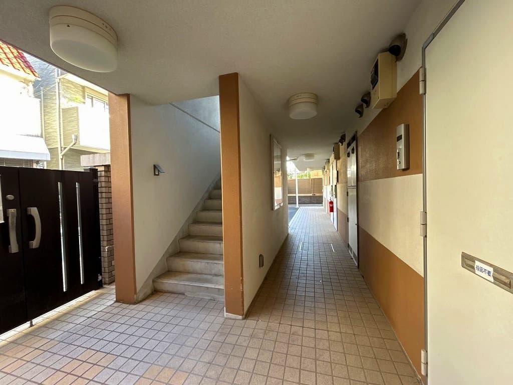 Room image 8