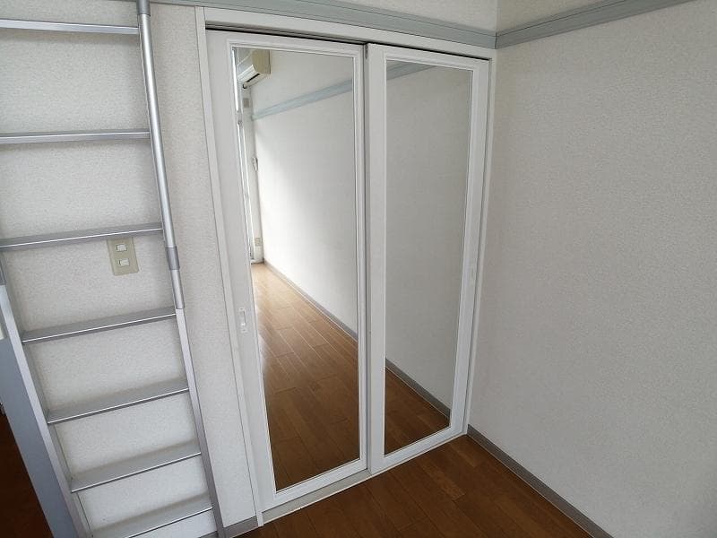 Room image 11
