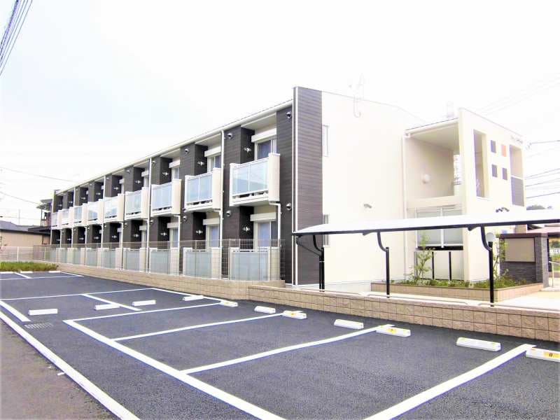 Main exterior of LEONEXT Pale Fleur