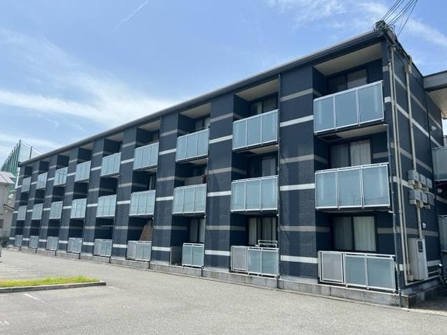 Main exterior of LEONEXT Grandeur S
