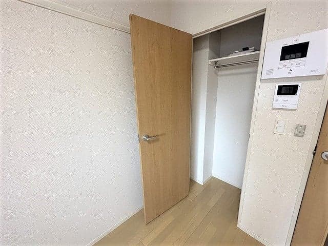 Room image 16