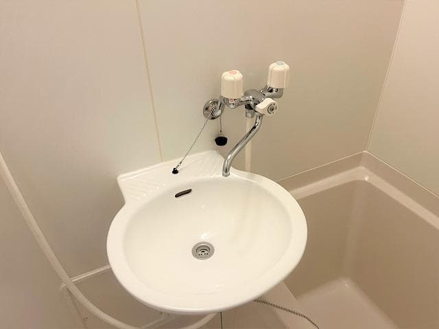 Room image 8