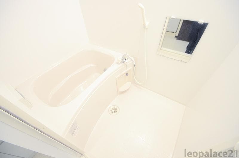 Room image 9