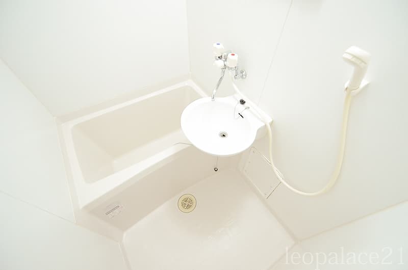 Room image 8