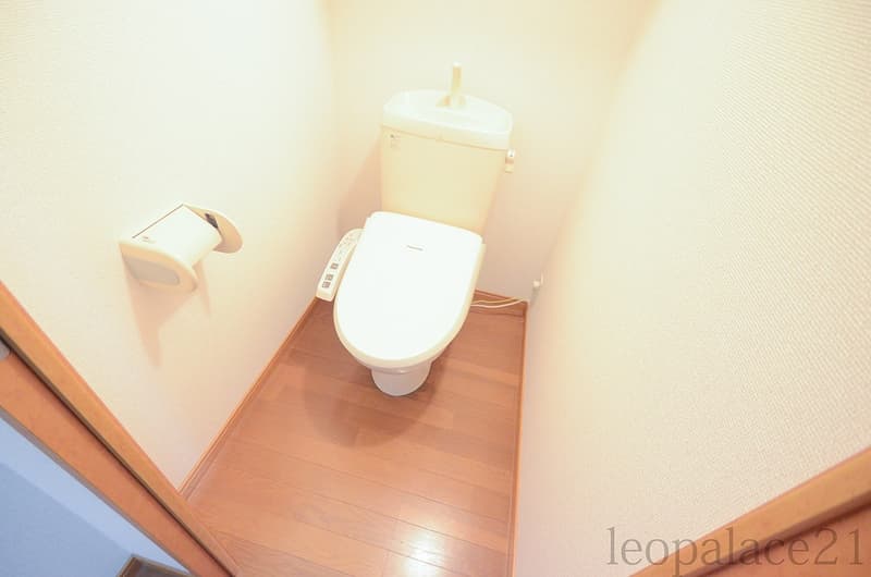 Room image 8