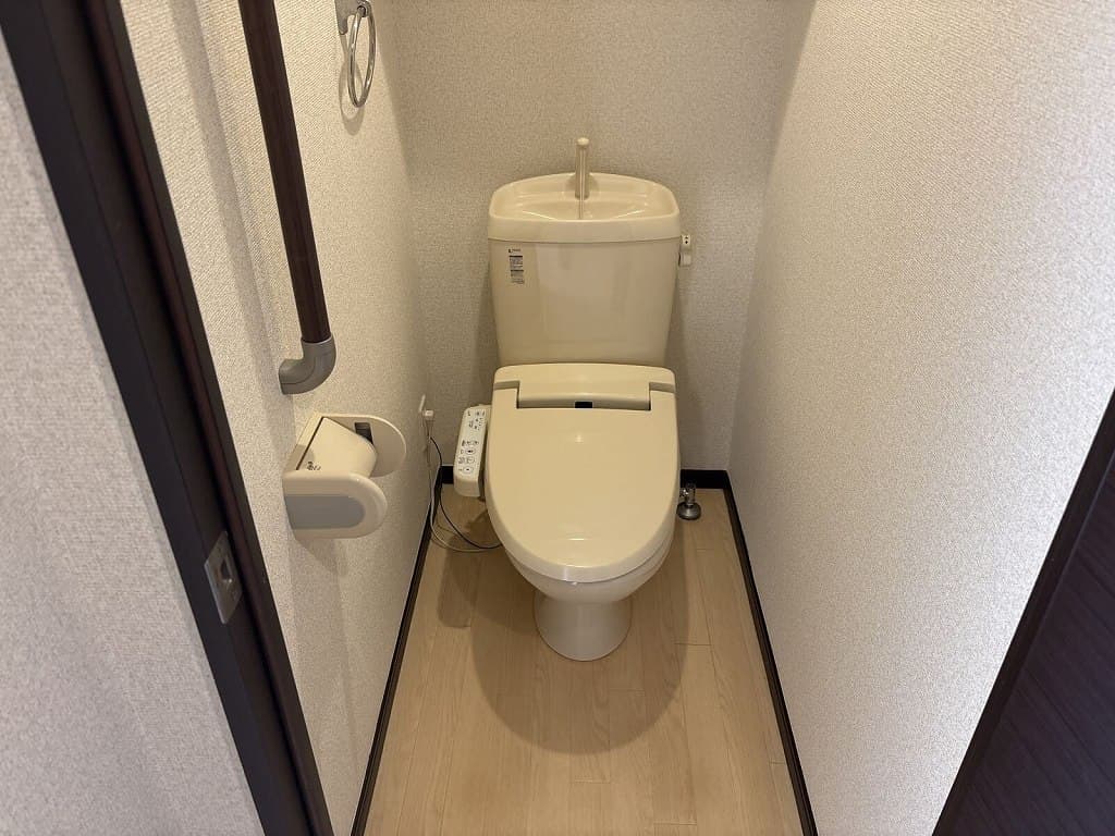 Room image 8