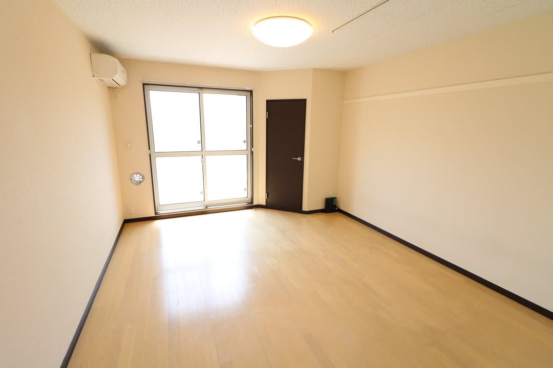 Room image 15