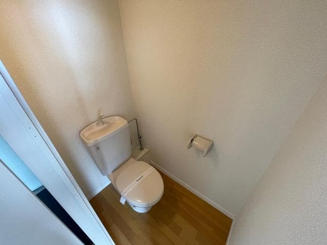 Room image 8
