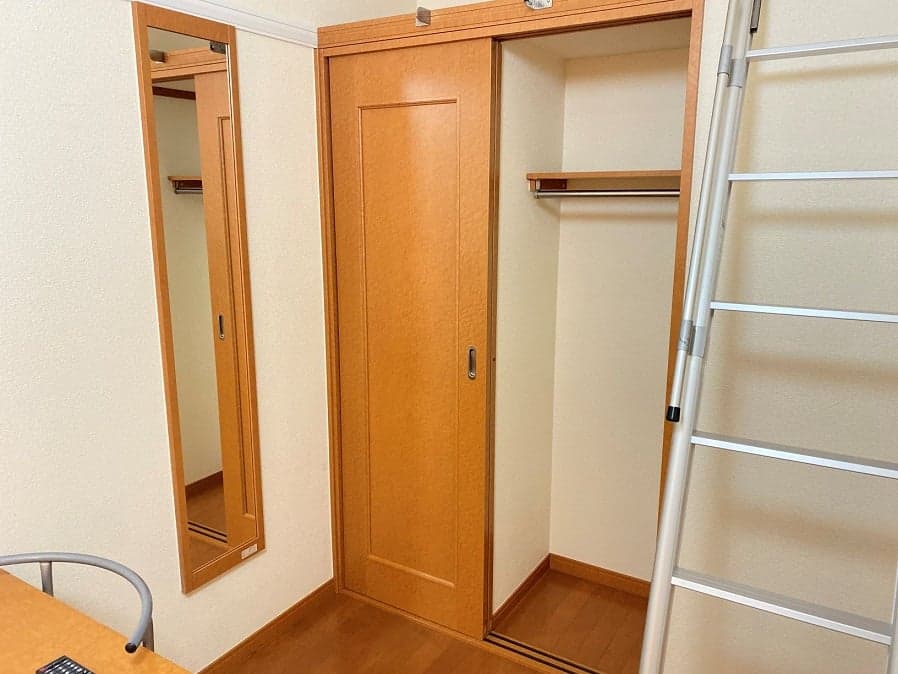 Room image 8