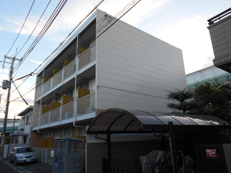 Main exterior of leopalace Taishibashi