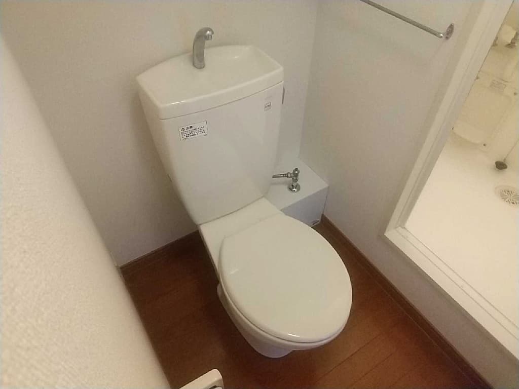 Room image 8