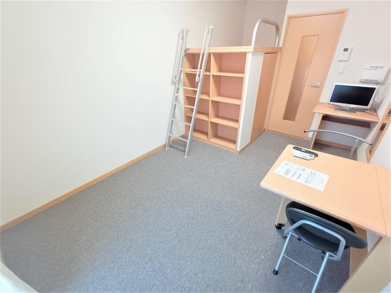 Room image 8