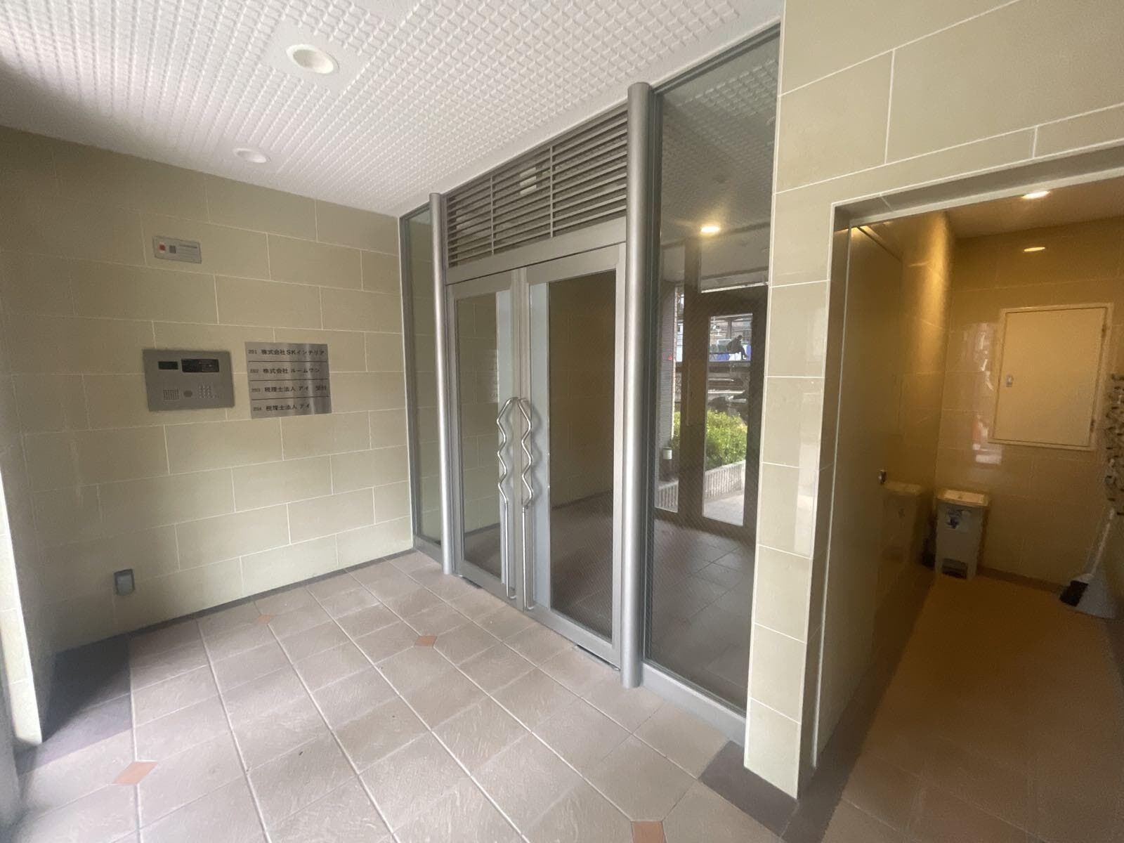 Room image 8