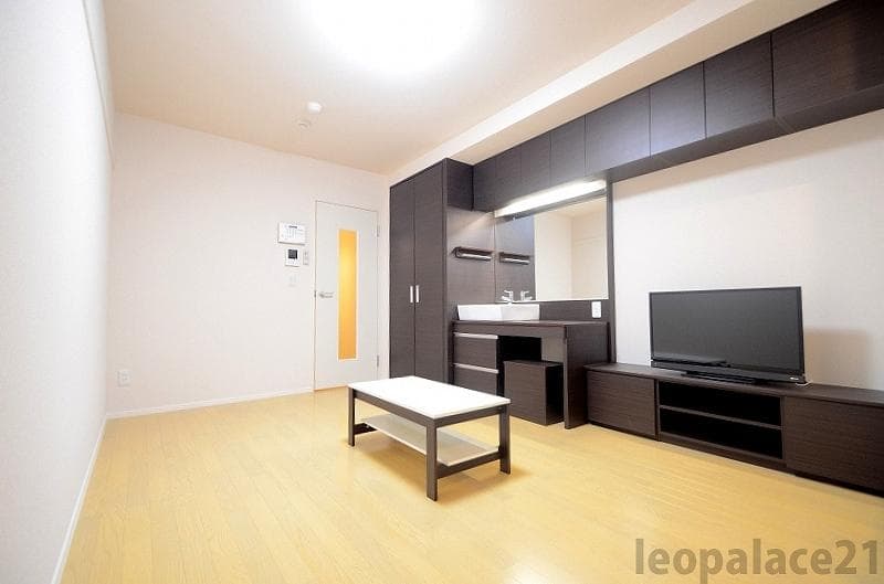 Preview interior of LEONEXT CREA Minamikan
