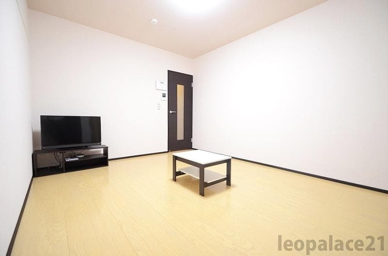 Preview interior of LEONEXT Prendre