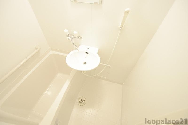 Room image 9