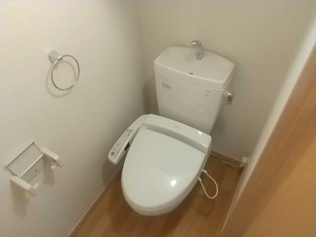 Room image 8