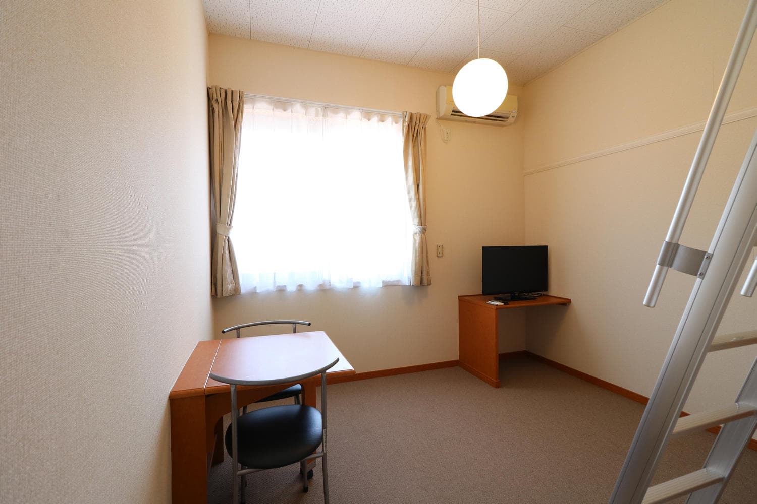 Room image 11