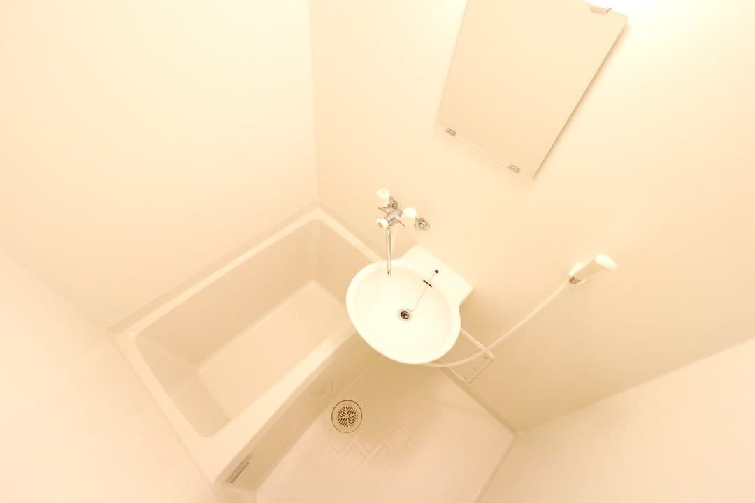 Room image 8