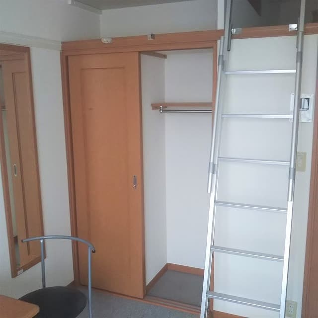 Room image 15