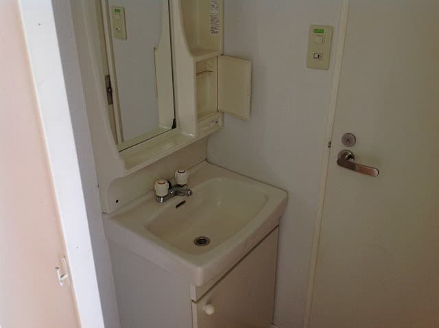 Room image 8