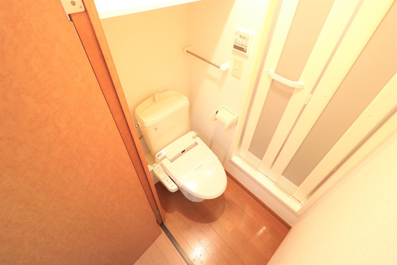 Room image 8
