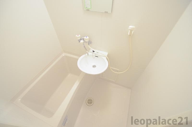 Room image 9