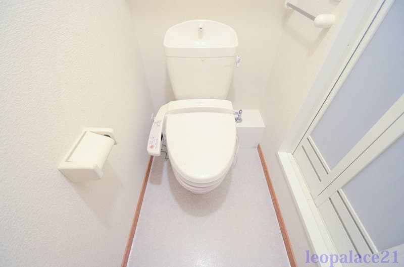 Room image 8