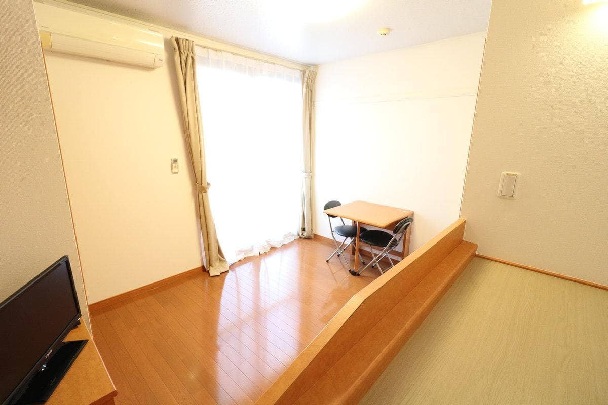 Room image 8
