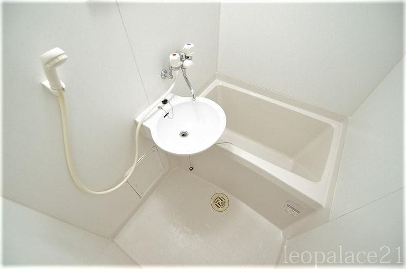 Room image 11