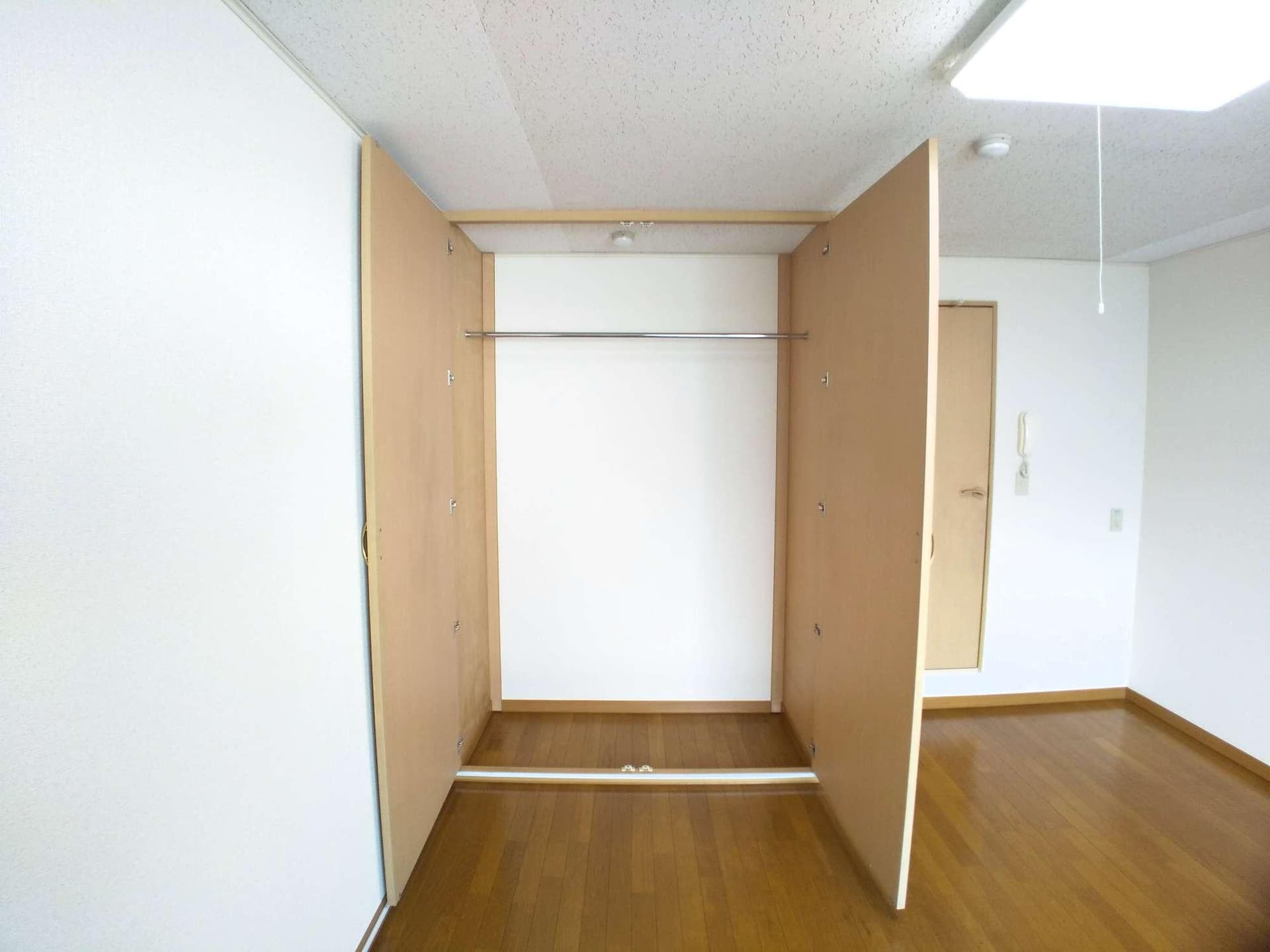 Room image 13
