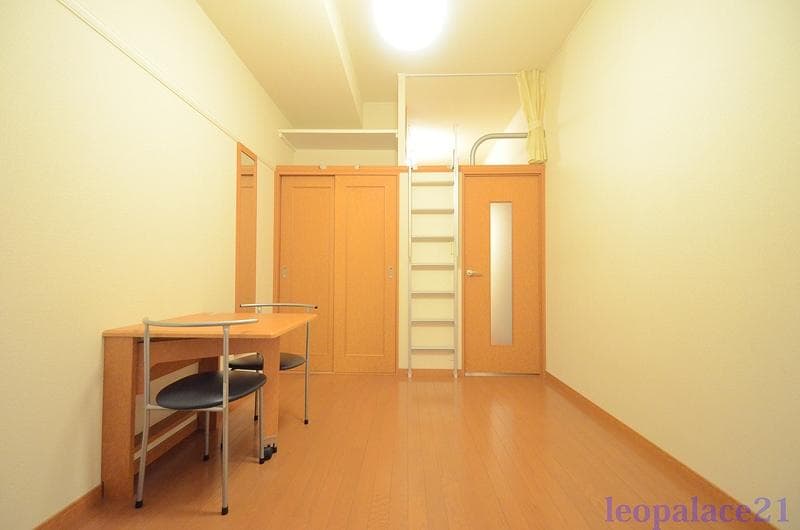 Room image 10