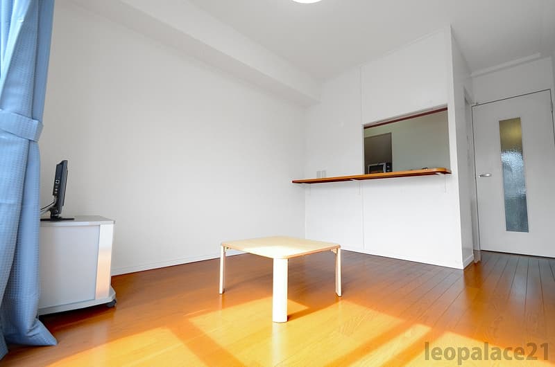 Room image 8