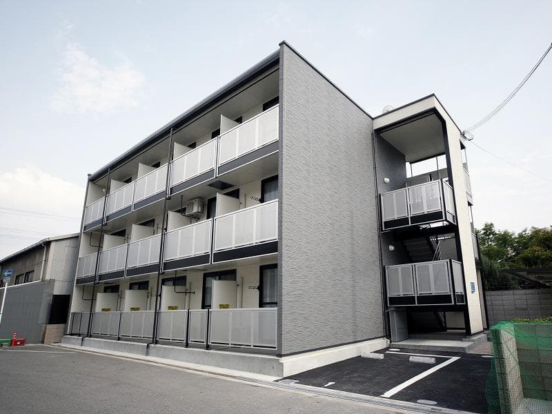 Main exterior of leopalace Himawariso