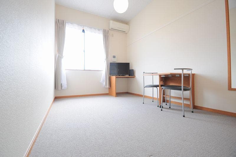Room image 8