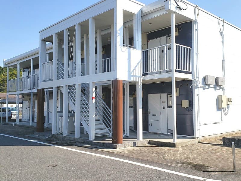 Main exterior of leopalace Mikumo