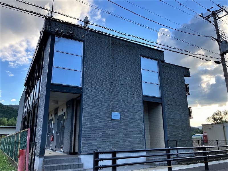 Main exterior of leopalace Amamiya