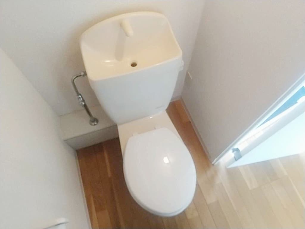Room image 8