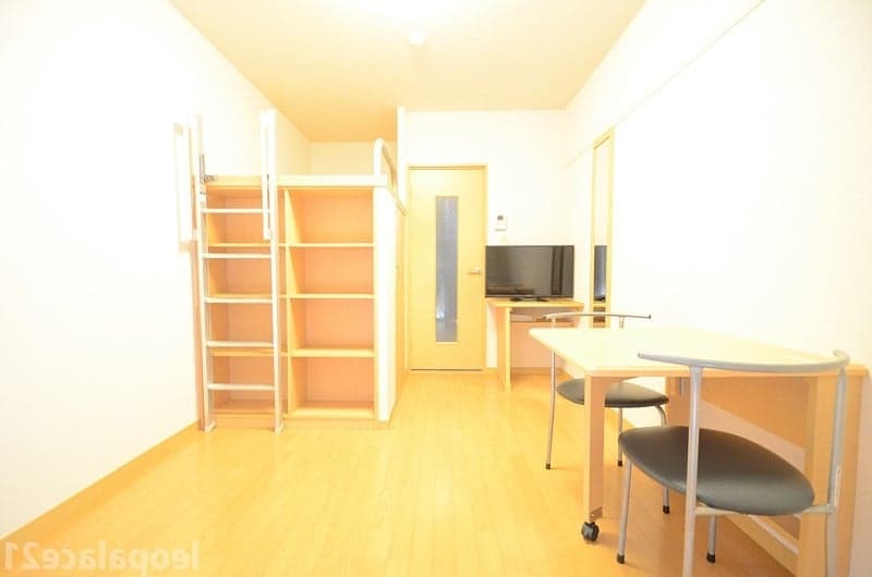 Room image 8